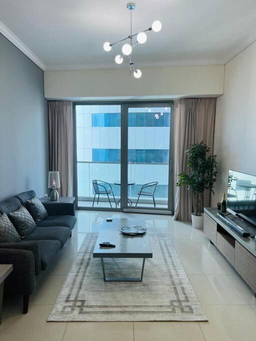 1 Bed Apartment With Sea View, Pool, Gym & Free Parking In Dubai Marina Экстерьер фото