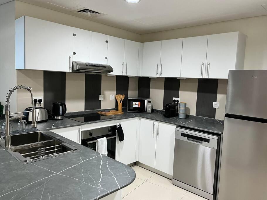 1 Bed Apartment With Sea View, Pool, Gym & Free Parking In Dubai Marina Экстерьер фото