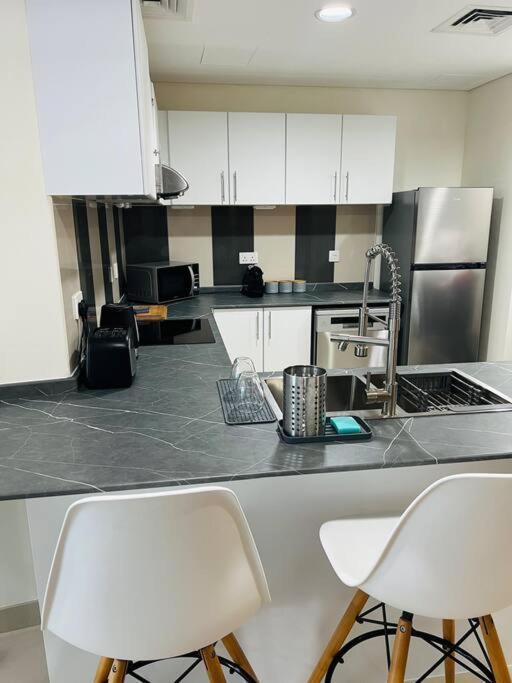 1 Bed Apartment With Sea View, Pool, Gym & Free Parking In Dubai Marina Экстерьер фото